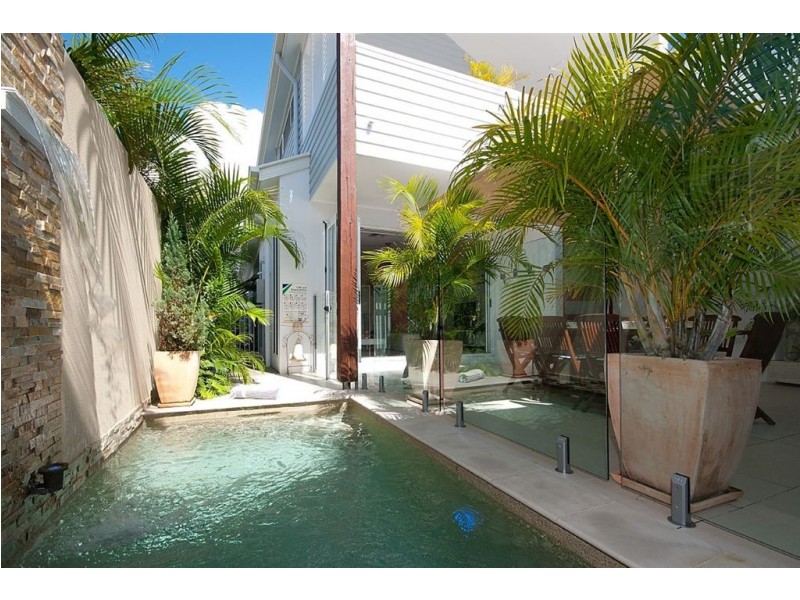 2/4 Cedar Court, Burleigh Heads QLD 4220