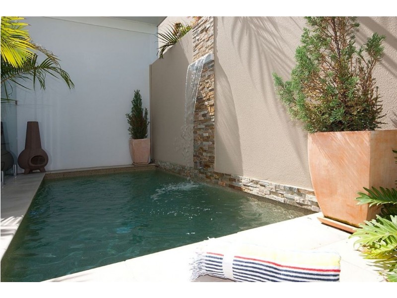 2/4 Cedar Court, Burleigh Heads QLD 4220