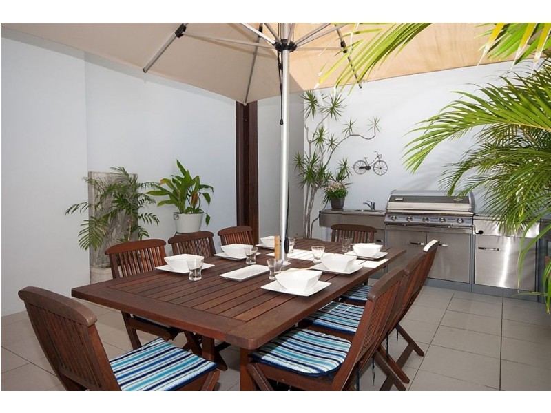 2/4 Cedar Court, Burleigh Heads QLD 4220