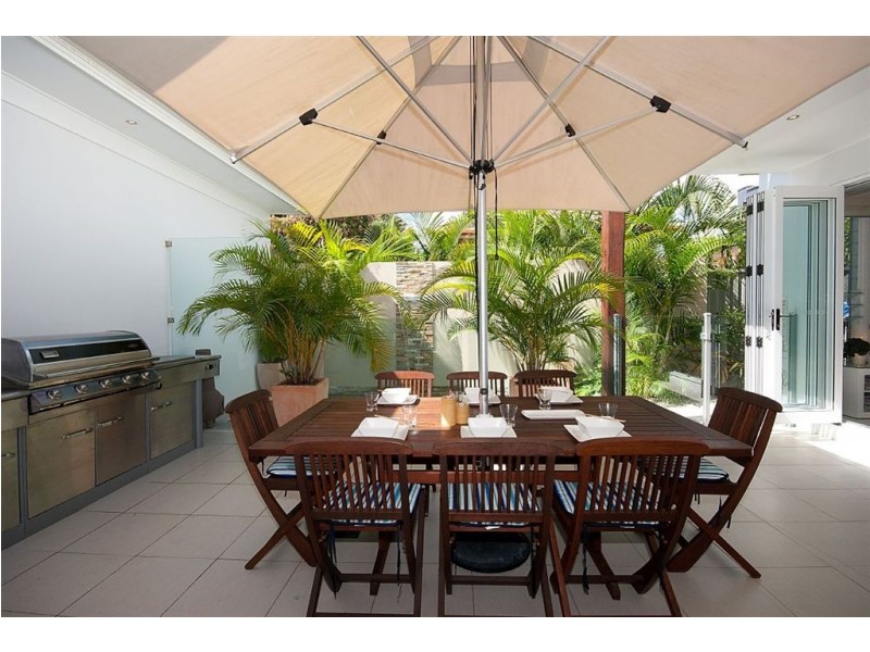 2/4 Cedar Court, Burleigh Heads QLD 4220