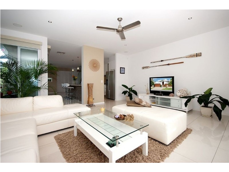 2/4 Cedar Court, Burleigh Heads QLD 4220