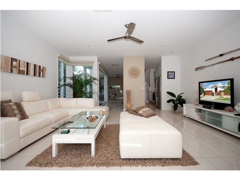 2/4 Cedar Court, Burleigh Heads QLD 4220