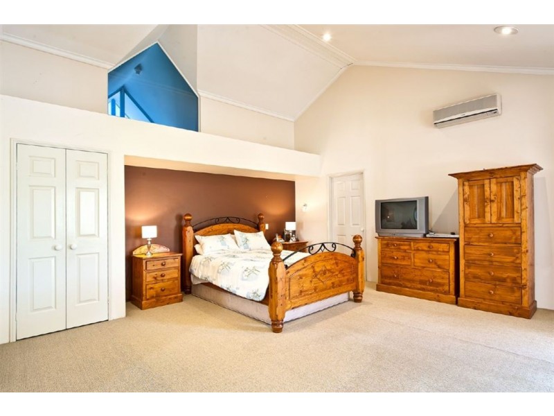 4/125 Santa Cruz Boulevard, Clear Island Waters QLD 4226