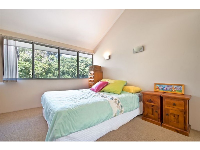 4/125 Santa Cruz Boulevard, Clear Island Waters QLD 4226