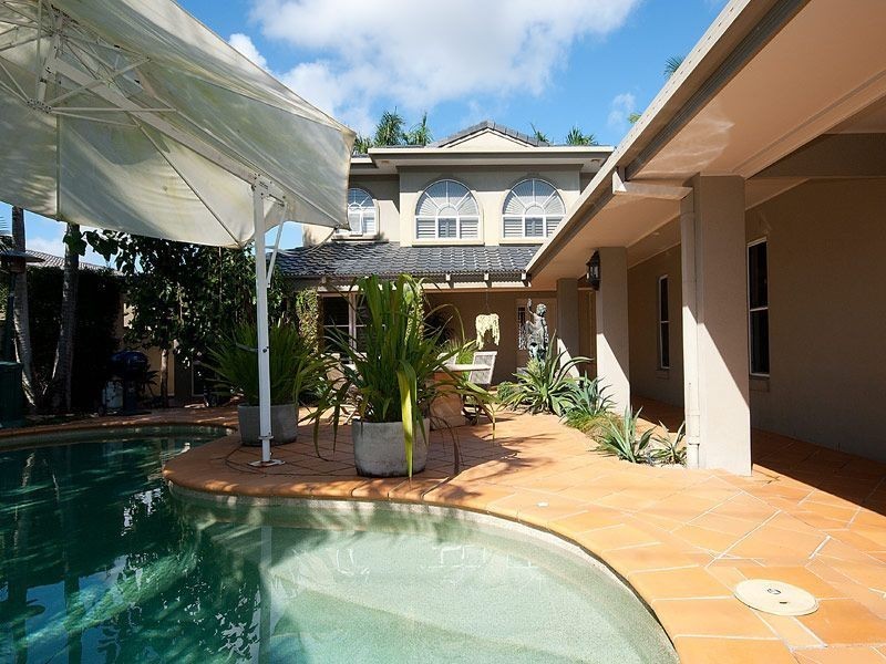 337 Monaco Street, Broadbeach Waters QLD 4218