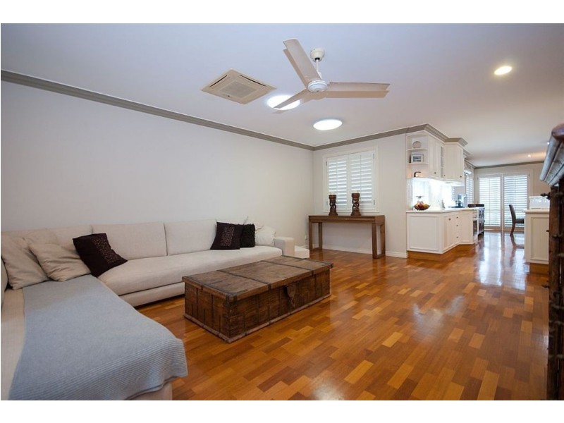 337 Monaco Street, Broadbeach Waters QLD 4218