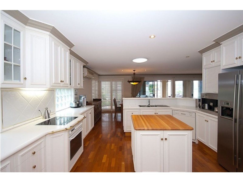 337 Monaco Street, Broadbeach Waters QLD 4218