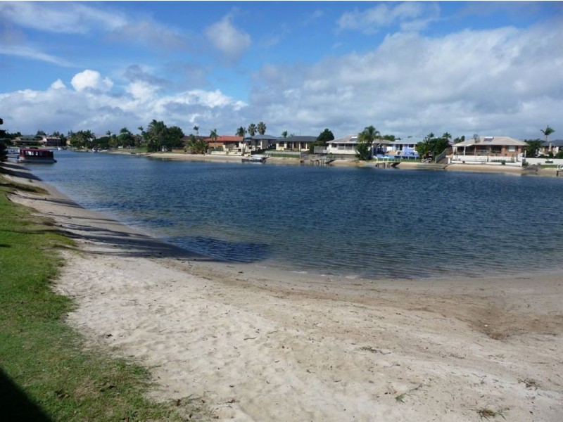 84 Markeri Street, Mermaid Waters QLD 4218