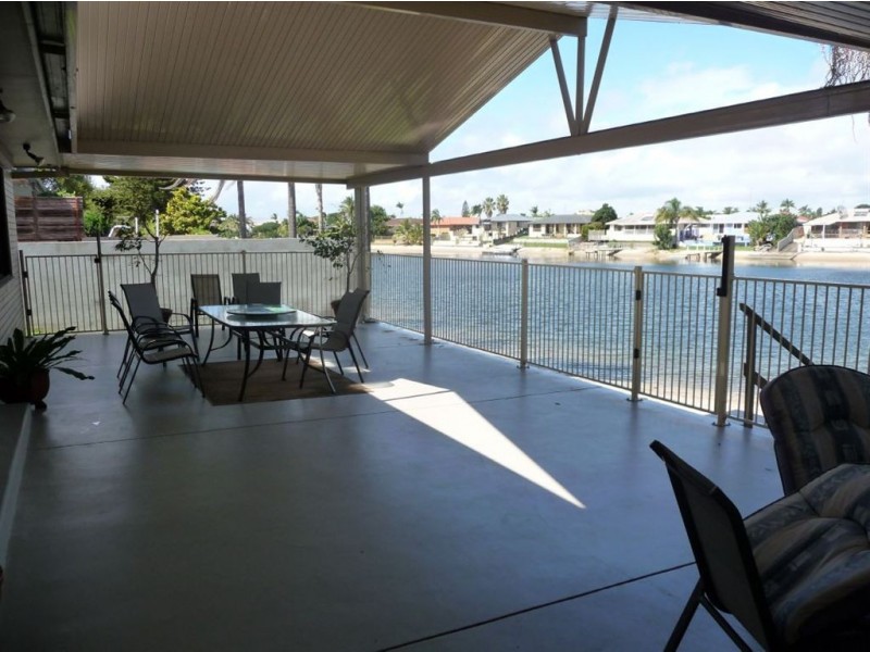 84 Markeri Street, Mermaid Waters QLD 4218