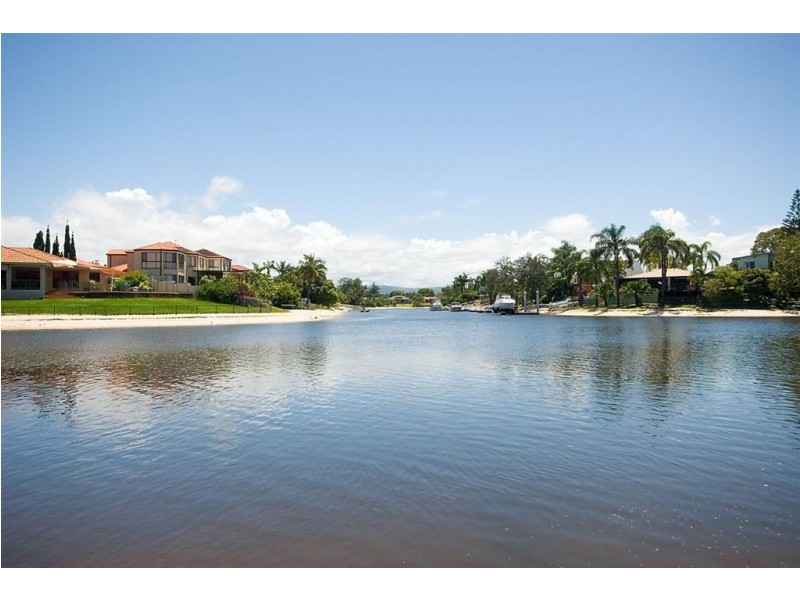 52 Avanti Street, Mermaid Waters QLD 4218