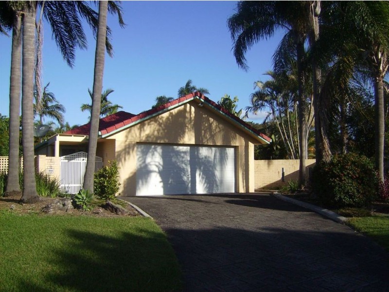 18 Karabella Court, Mermaid Waters QLD 4218