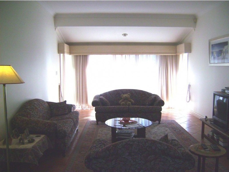 18 Karabella Court, Mermaid Waters QLD 4218