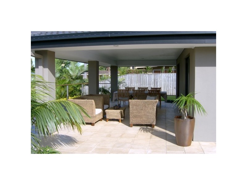 8 Palmetto Court, Broadbeach Waters QLD 4218