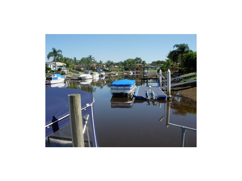 20 Coolong Crescent, Carrara QLD 4211