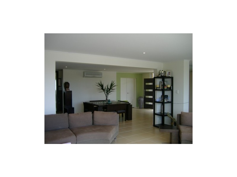 16 Pasadena Court, Broadbeach Waters QLD 4218