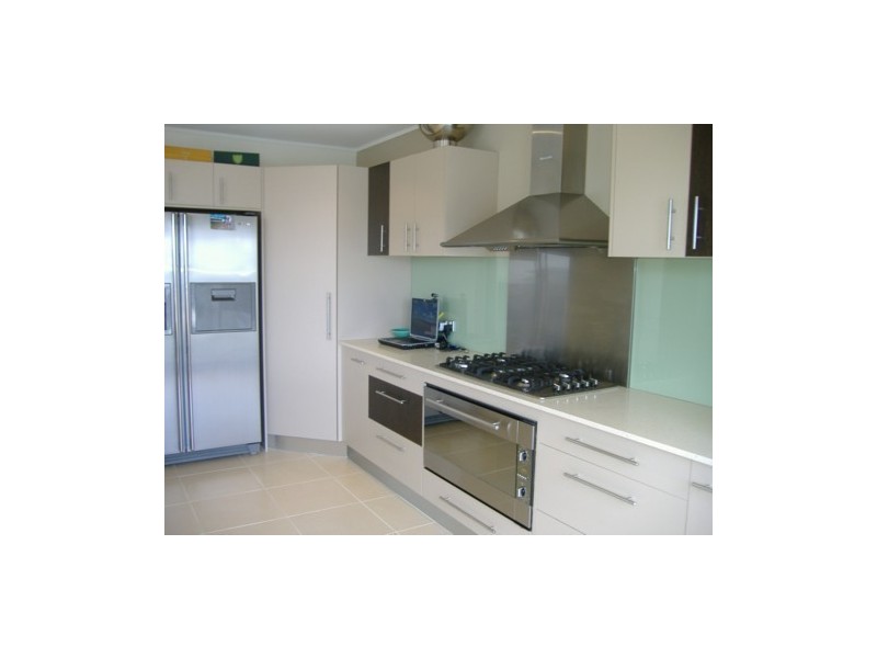 16 Pasadena Court, Broadbeach Waters QLD 4218