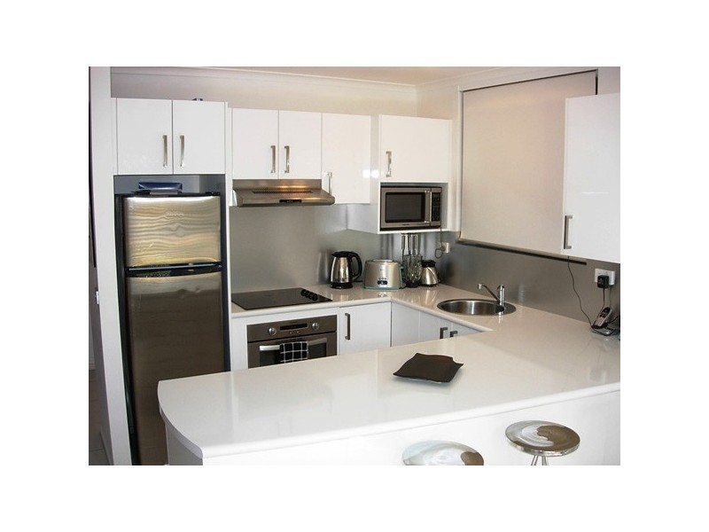 2 Carmel Court, Broadbeach Waters QLD 4218