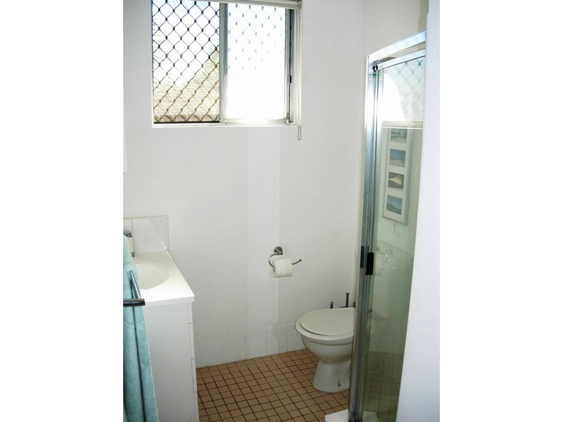 2 Carmel Court, Broadbeach Waters QLD 4218