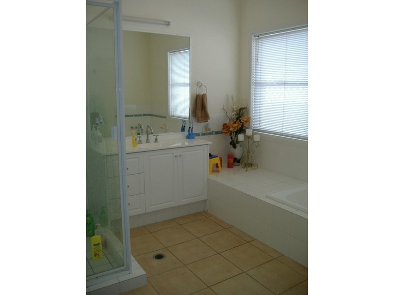 40 Beauty Point Drive, Robina QLD 4226