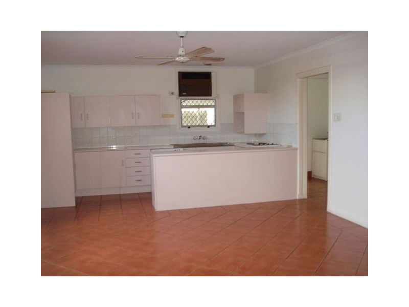 4 Naranga Avenue, Broadbeach Waters QLD 4218