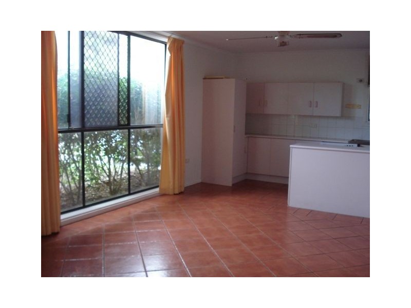 4 Naranga Avenue, Broadbeach Waters QLD 4218