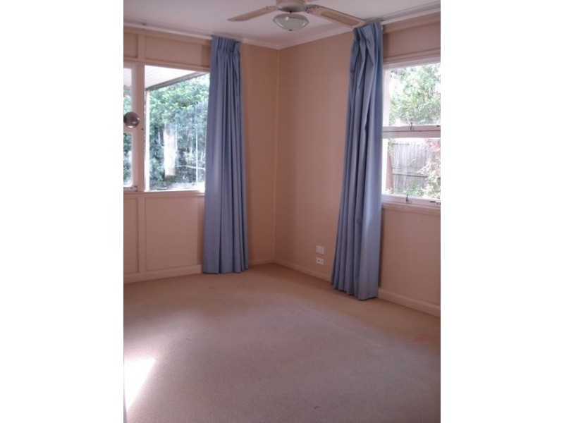 4 Naranga Avenue, Broadbeach Waters QLD 4218