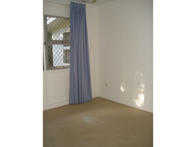 4 Naranga Avenue, Broadbeach Waters QLD 4218