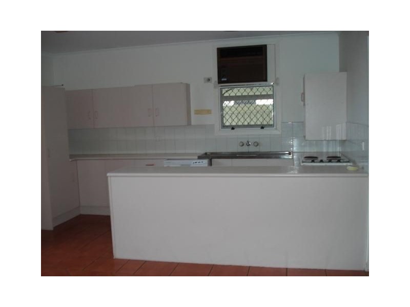 4 Naranga Avenue, Broadbeach Waters QLD 4218