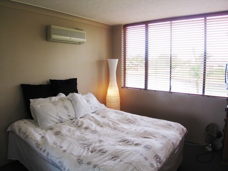 1/18 Sunshine Boulevard, Broadbeach Waters QLD 4218