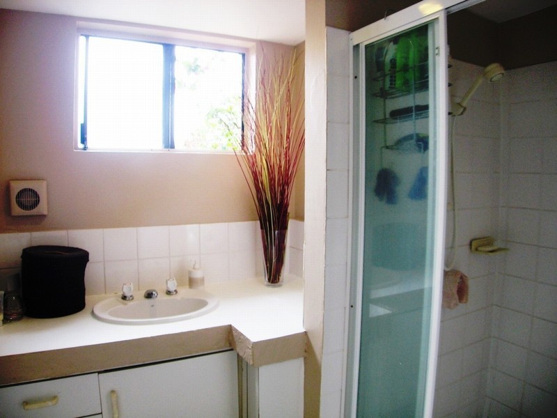 1/18 Sunshine Boulevard, Broadbeach Waters QLD 4218