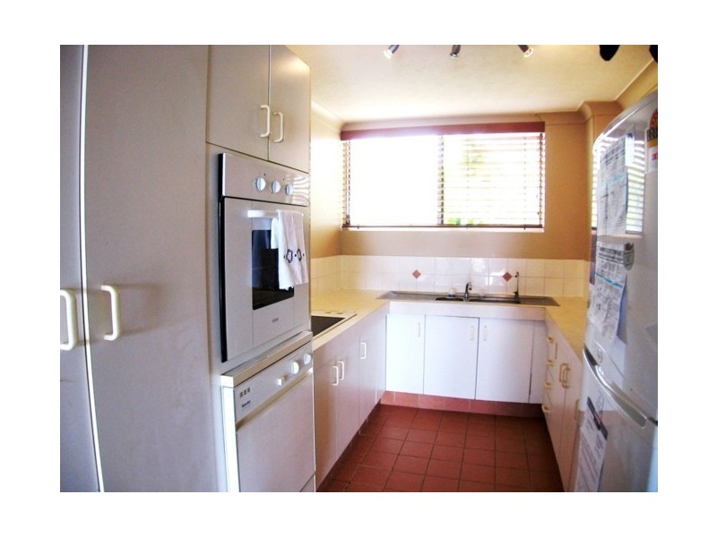 1/18 Sunshine Boulevard, Broadbeach Waters QLD 4218