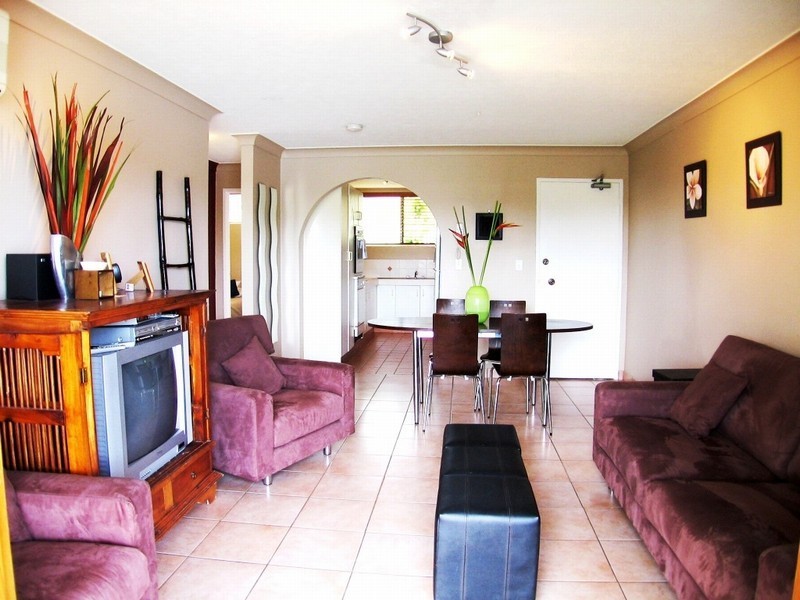 1/18 Sunshine Boulevard, Broadbeach Waters QLD 4218