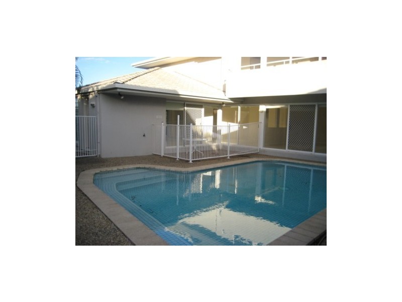 8 Portobello Drive, Mermaid Waters QLD 4218