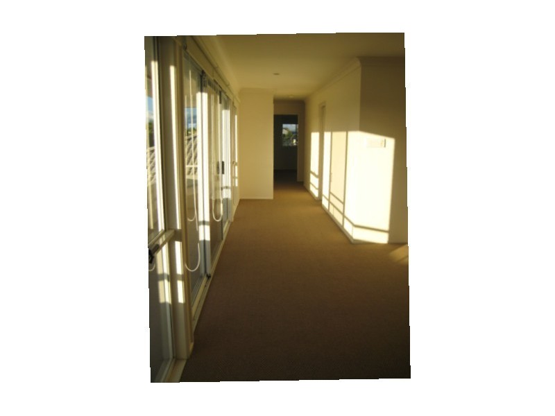 8 Portobello Drive, Mermaid Waters QLD 4218