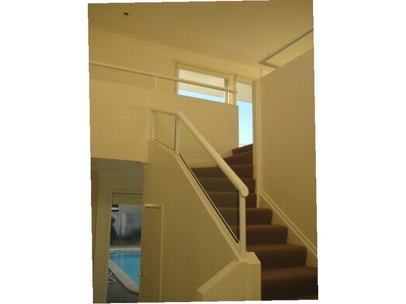 8 Portobello Drive, Mermaid Waters QLD 4218