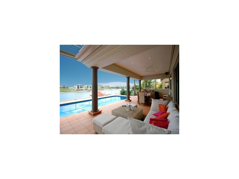 9 Namatjira Court, Broadbeach Waters QLD 4218