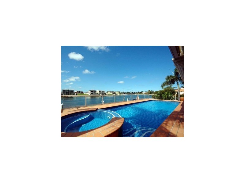 9 Namatjira Court, Broadbeach Waters QLD 4218