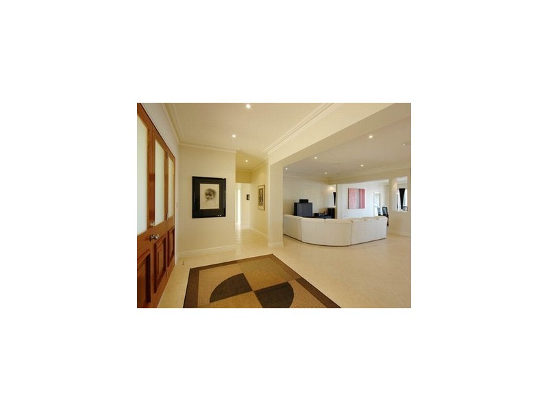 9 Namatjira Court, Broadbeach Waters QLD 4218