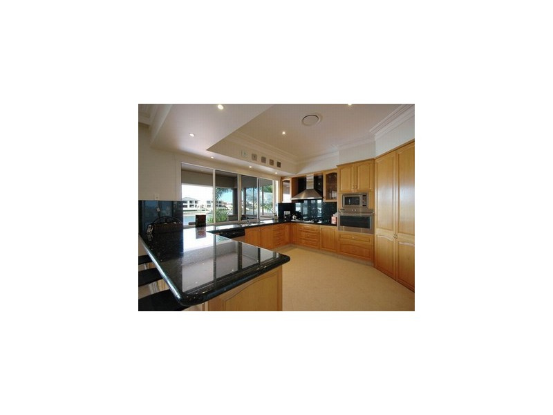 9 Namatjira Court, Broadbeach Waters QLD 4218