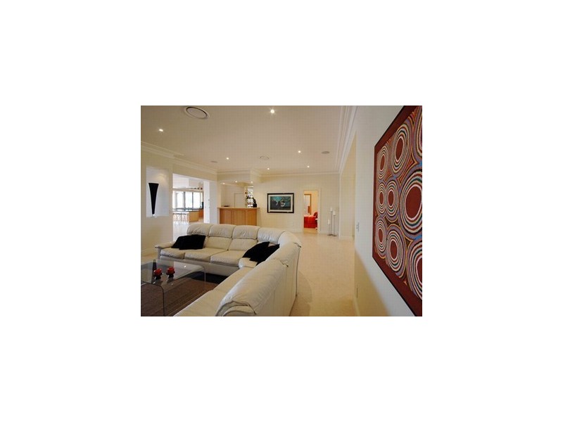 9 Namatjira Court, Broadbeach Waters QLD 4218