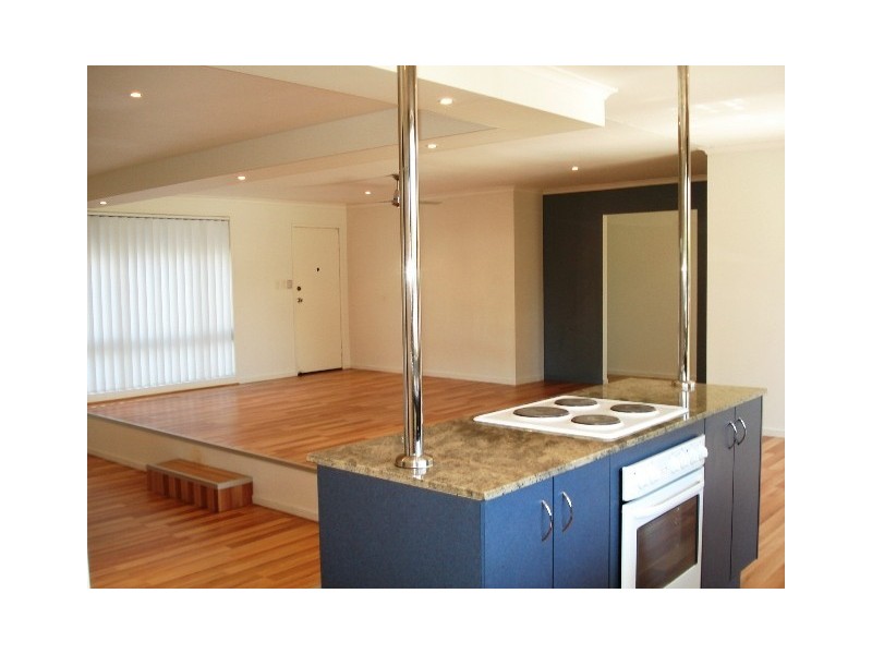 109 Hooker Bvd, Broadbeach Waters QLD 4218