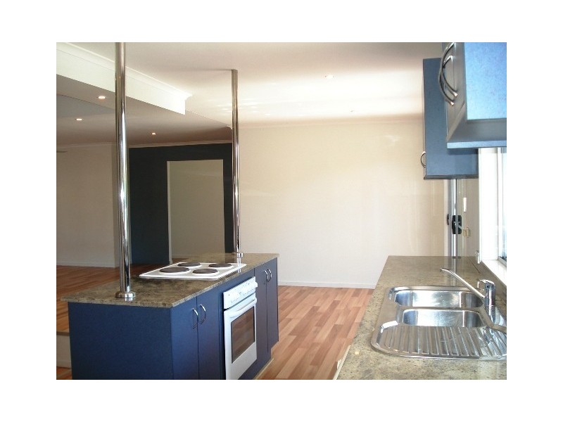 109 Hooker Bvd, Broadbeach Waters QLD 4218