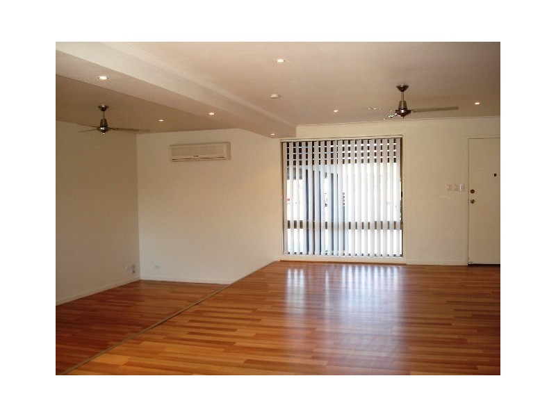 109 Hooker Bvd, Broadbeach Waters QLD 4218