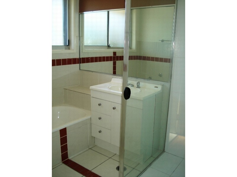 109 Hooker Bvd, Broadbeach Waters QLD 4218