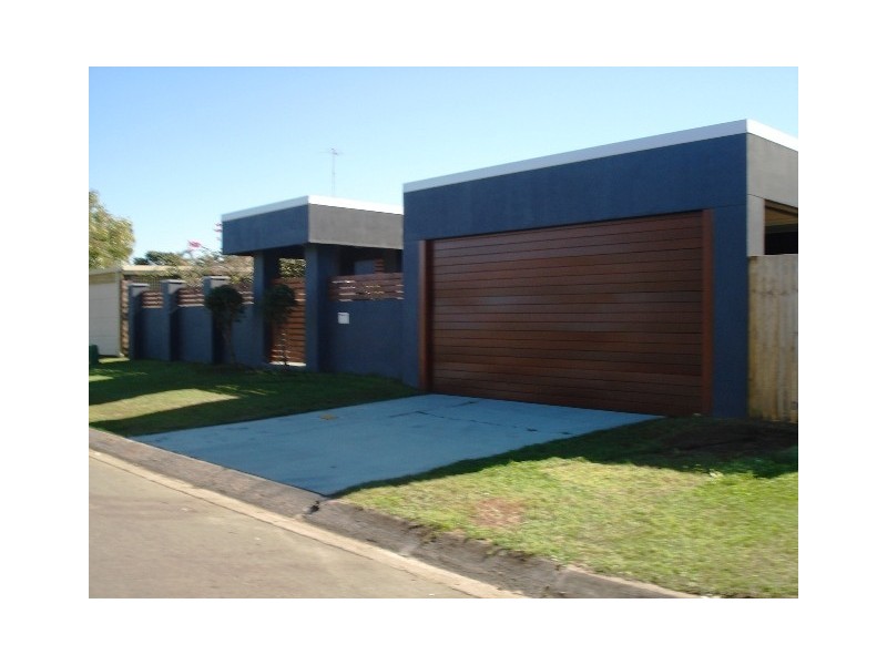 109 Hooker Bvd, Broadbeach Waters QLD 4218