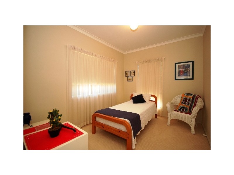 13 Normanby Street, Mermaid Waters QLD 4218