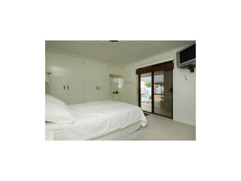 3 Cedar Place, Broadbeach Waters QLD 4218