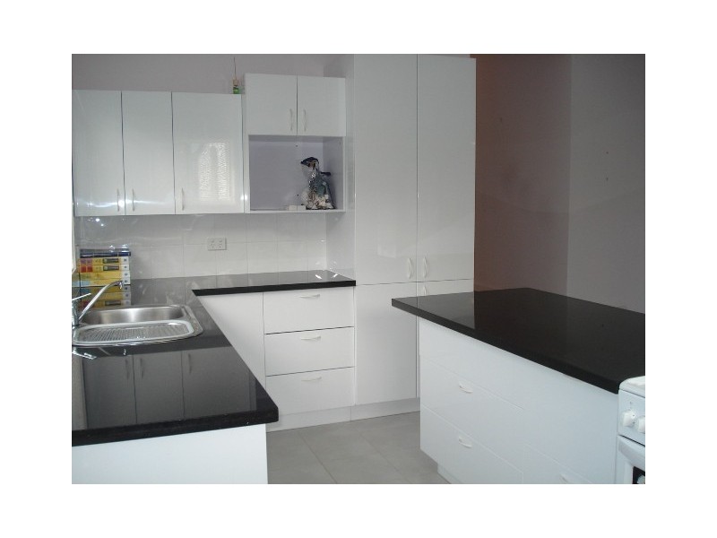 14 Allambi Avenue, Broadbeach Waters QLD 4218