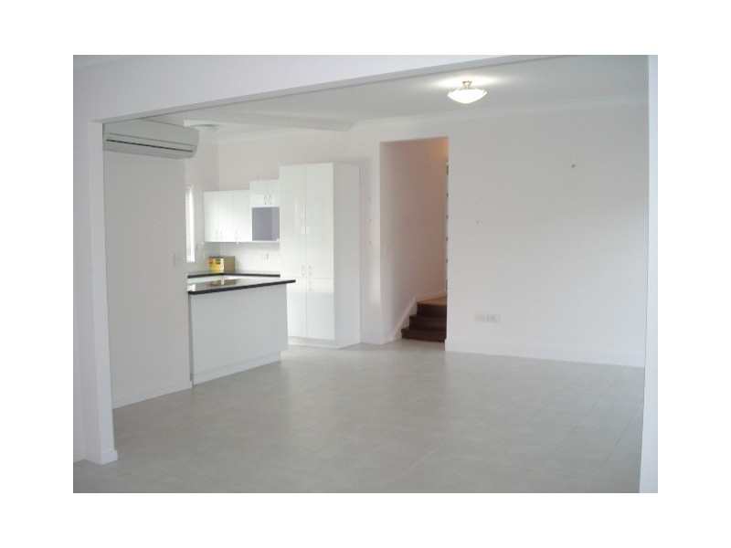 14 Allambi Avenue, Broadbeach Waters QLD 4218