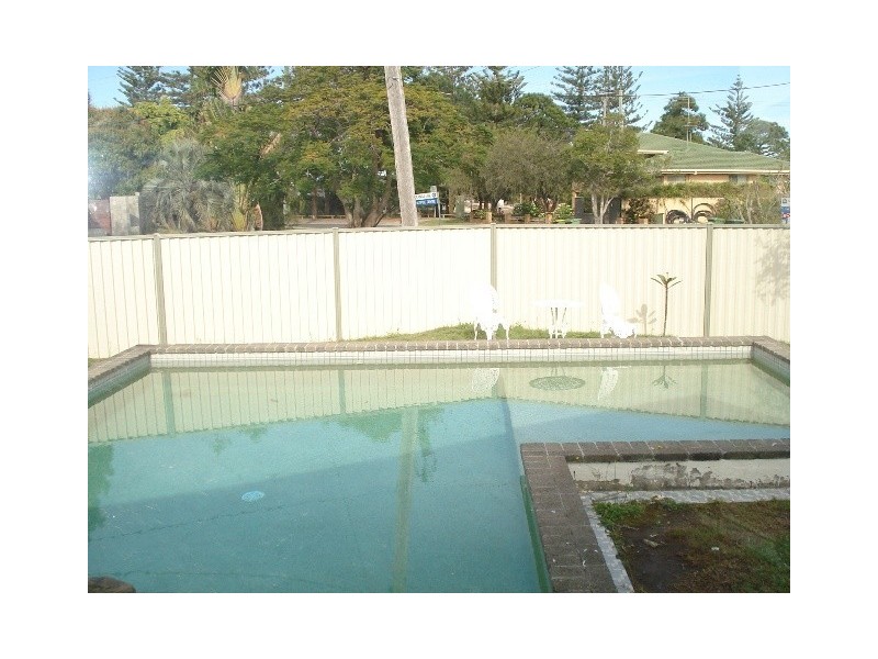 14 Allambi Avenue, Broadbeach Waters QLD 4218